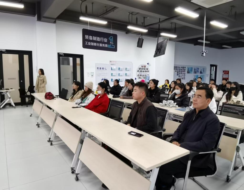 深化校企合作，助力畢業生實習就業——財經學院組織畢業生赴煙臺開發區參觀實習